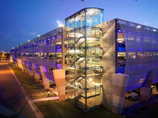 C H A R L O T T E   A I R P O R T  
P A R K I N G  D E C K
C H A R L O T T E,  N C
Architect: LS3P/The Wilson Group
